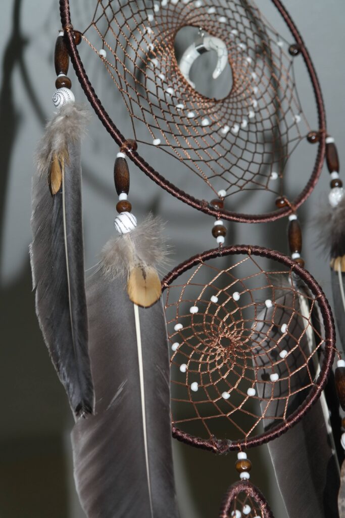 Tradycyjny indiański łapacz snów
fot. Sarah Bailey (galeria Pexels.com)